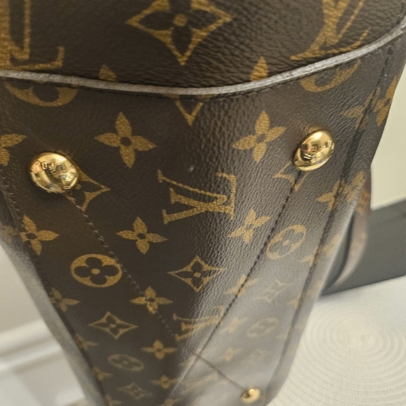 Louis Vuitton Montaigne GM – Monogram Canvas w/ Original Strap - Picture 9 of 16